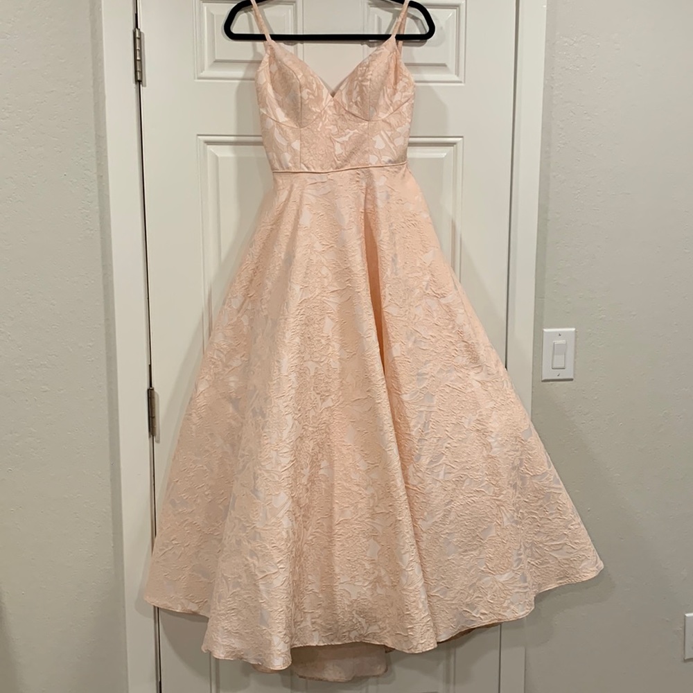 Alyce Paris size 2 dress. Pink with pockets.